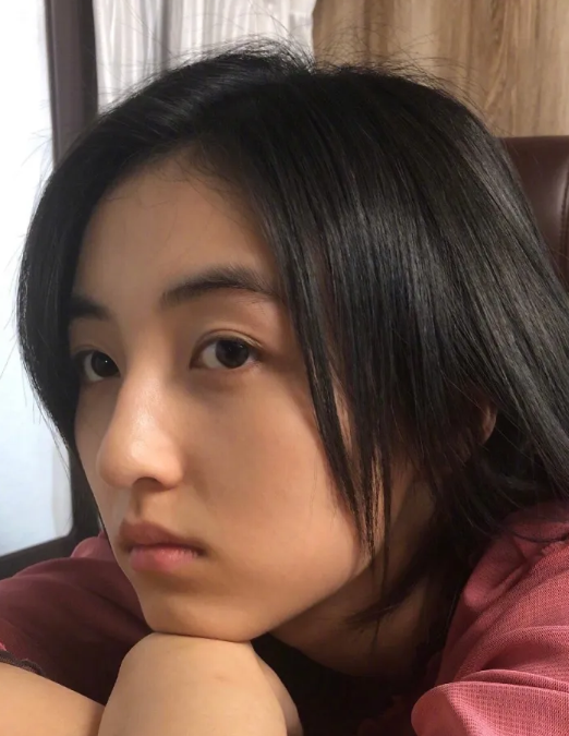 张子枫妹妹怼面图