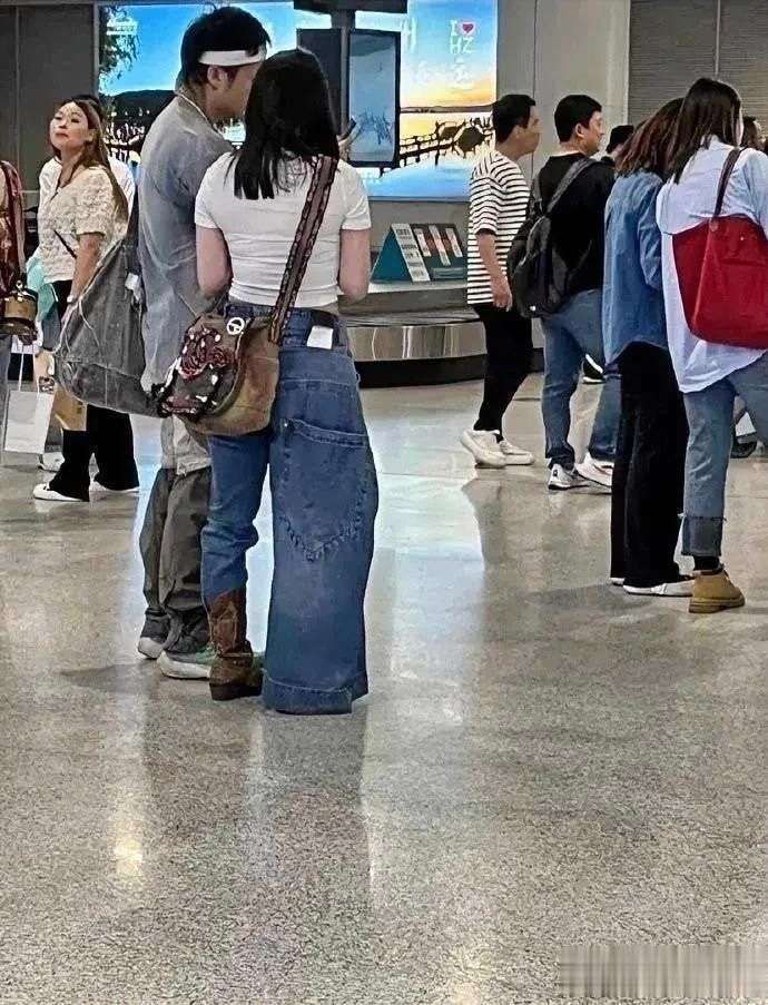 她这么穿一定有她的道理吧！