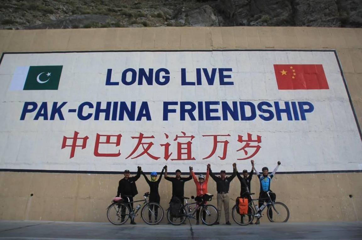 中国与巴基斯坦的关系一直被称为“铁杆兄弟”，然而最近巴基斯坦将一个重要的金铜矿项