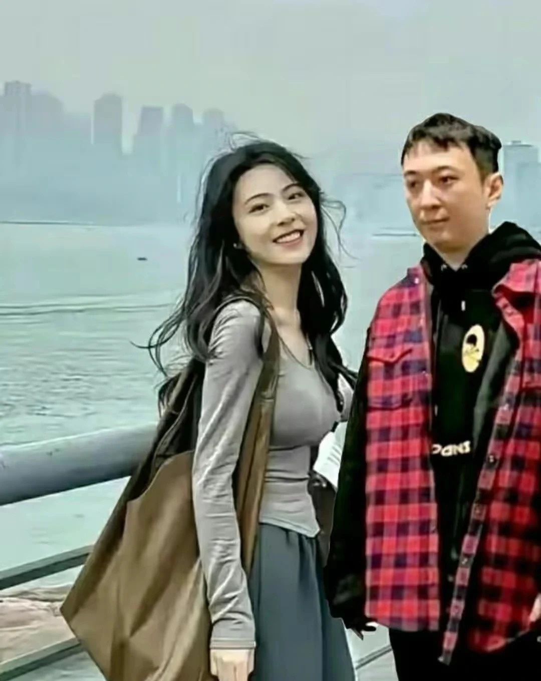 王思聪哟，这位美女简直完美！别再挑剔委婉，好好对待人家嘛！