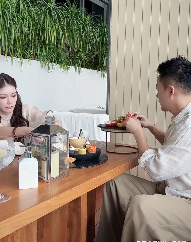 海南甜蜜行，汪小菲马筱梅，狂秀恩爱剥龙虾！