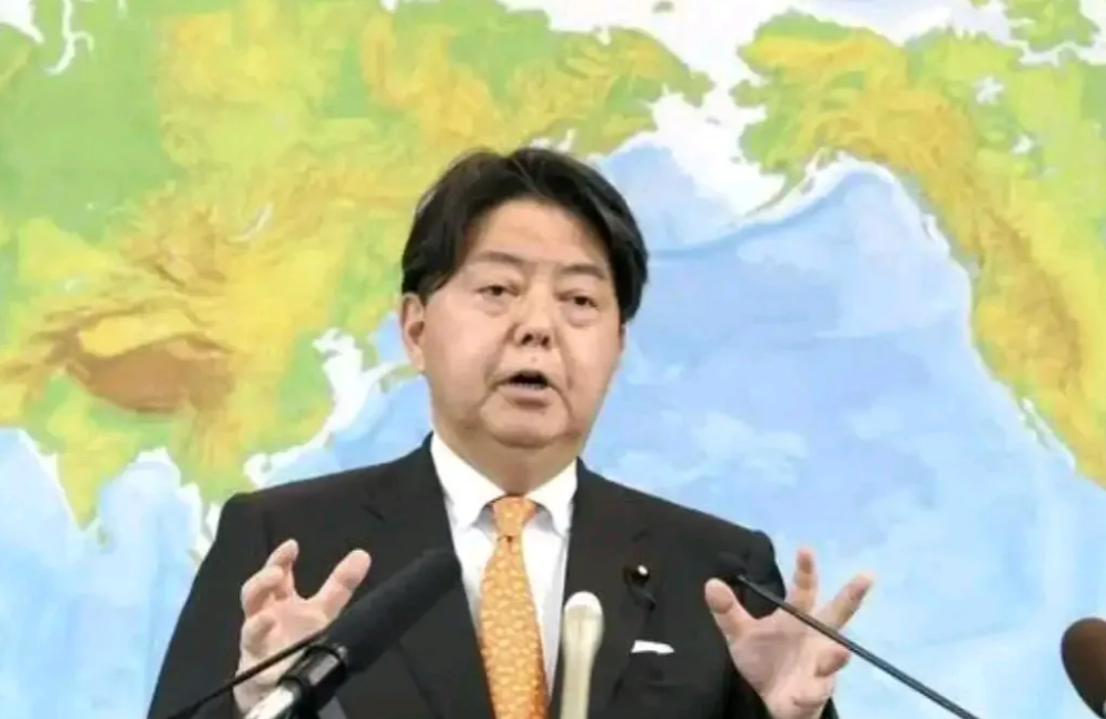 强烈抗议！日本这次真急眼了！
日本内阁官房长官林芳正30日说，日本对联合国敦促日