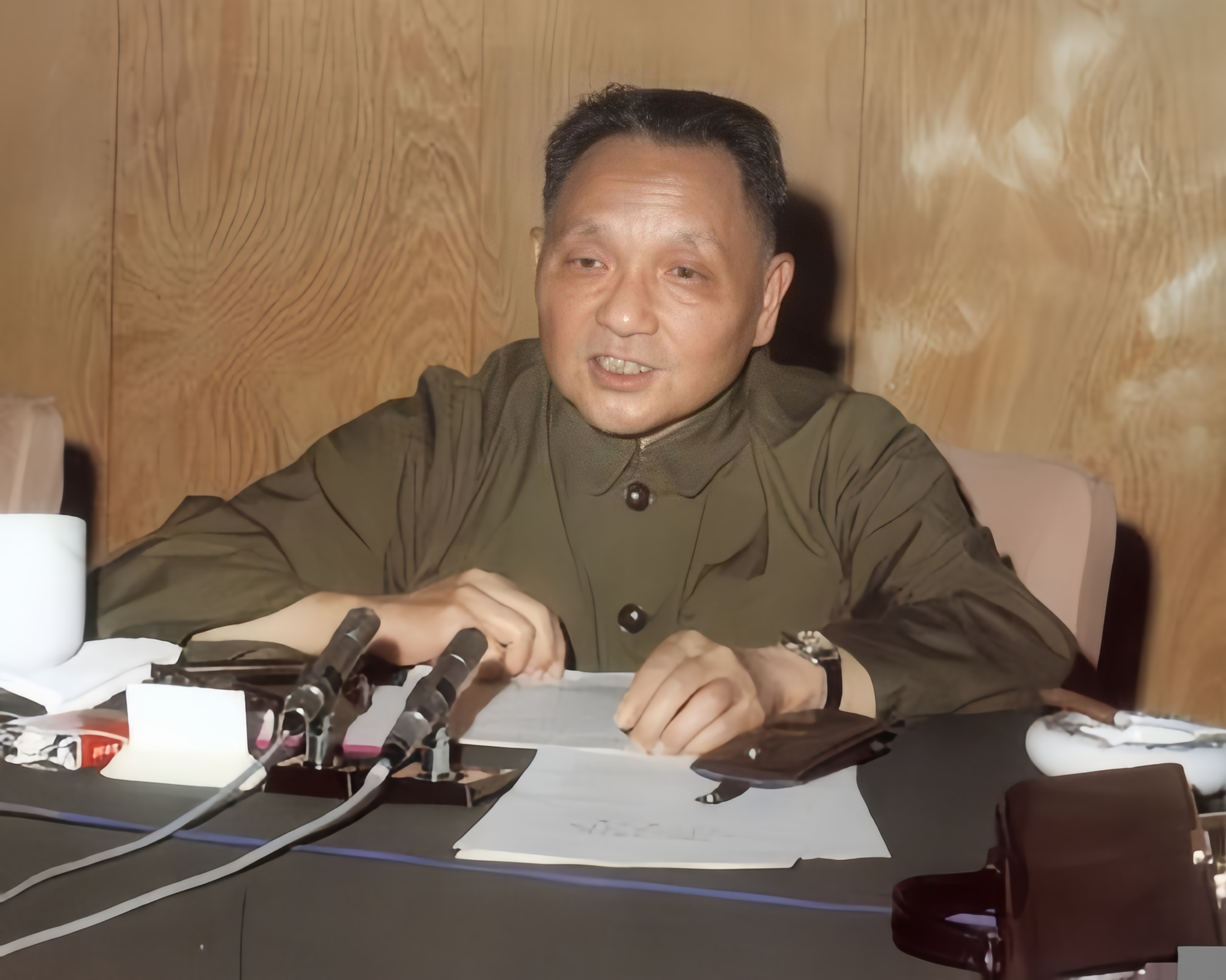1989年，邓小平在一次谈话中非常坦诚地说，可能他最后的作用，就是带头建立退休制