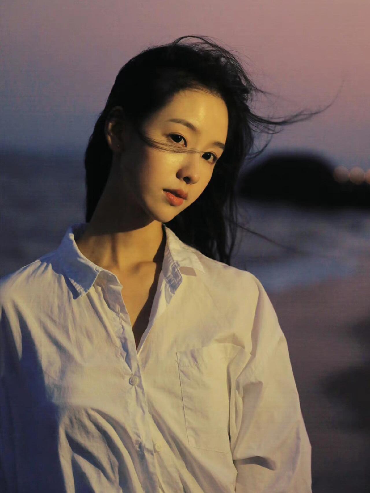 陈都灵的海边写真