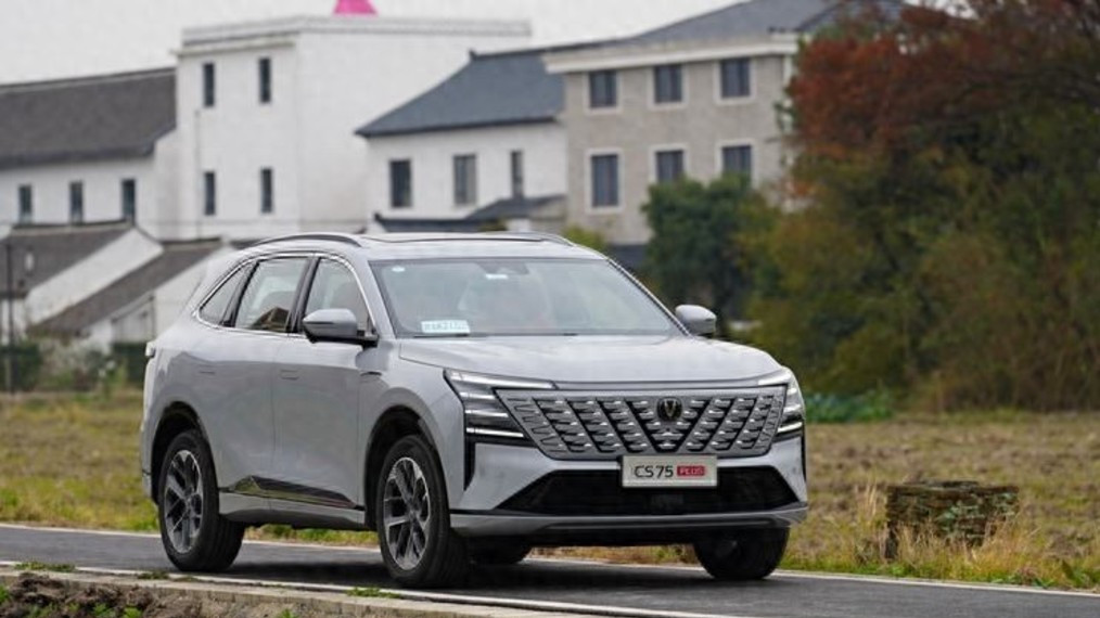 CS75PLUS热销：月销3.1万辆、配置升级，市场表现抢眼