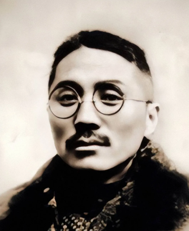 1932年，陈铭得知日军白川大将在上海举办盛宴后，他气的拍桌子怒骂，随后他跑到上