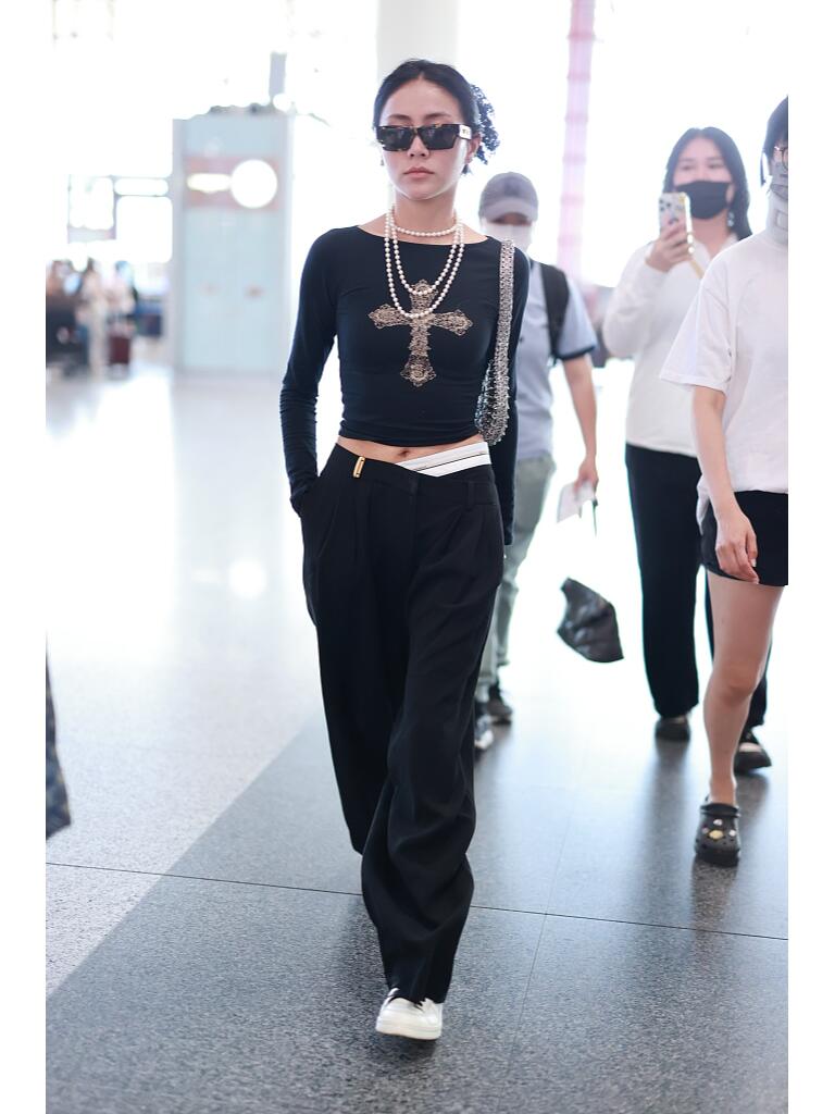 谢可寅这珍珠项链好抢眼