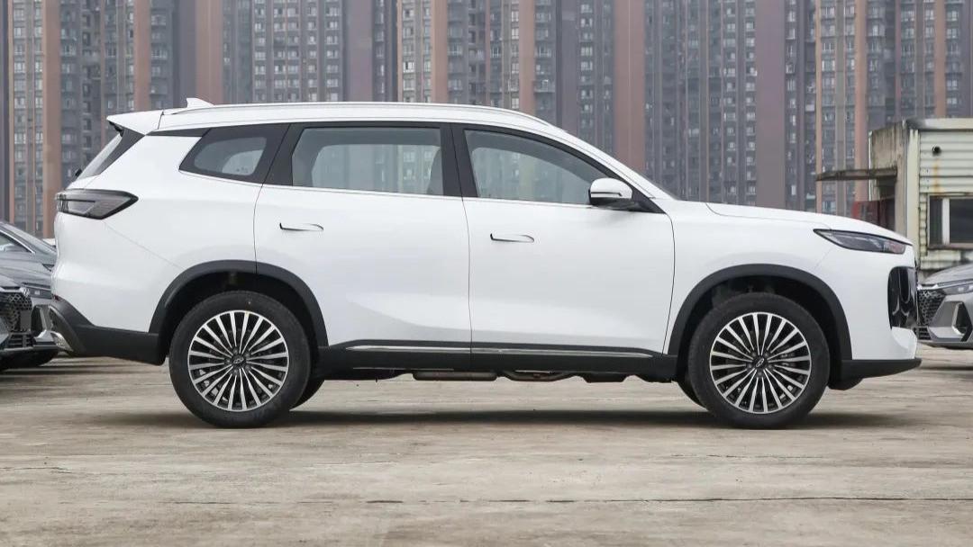 奇瑞被低估的SUV，降至9万多，比瑞虎8漂亮，254马力+8AT，真厚道