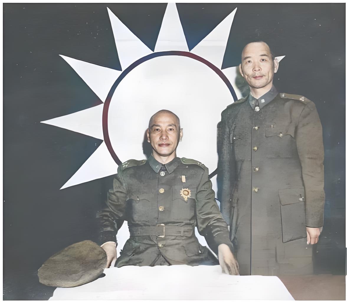 这是蒋介石与他的爱将胡琏的合影