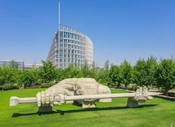 孩子今年参加高考，陕西理科高考成绩633分。出成绩后全家人都很高兴，报志愿时第一
