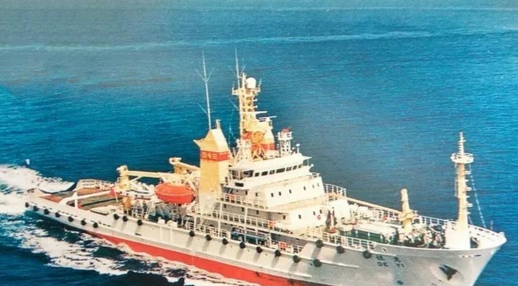 1993年，中国的科考船“向阳红16号”正勇敢地驶向太平洋，开启一段辉煌的海洋科