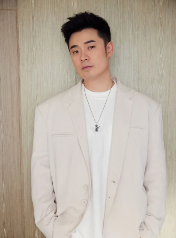 陈赫家中漏水，乐观面对