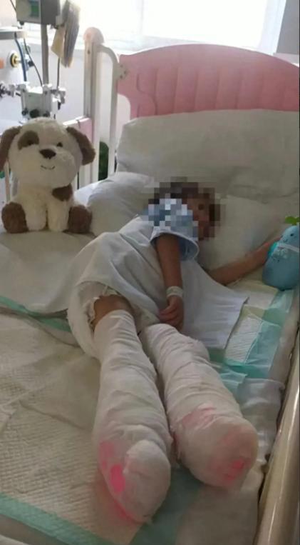 人能狠心到什么程度？一女子对自己十月怀胎生下来的血肉如此狠心，如果不是亲眼所见，