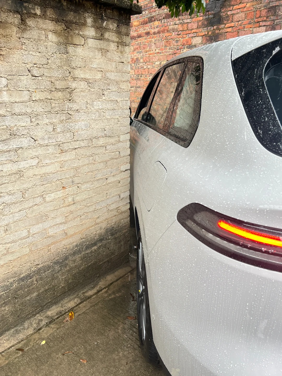 刚提两小时的车
#新车 #零跑c10汗流浃背了。上午刚提的新车。