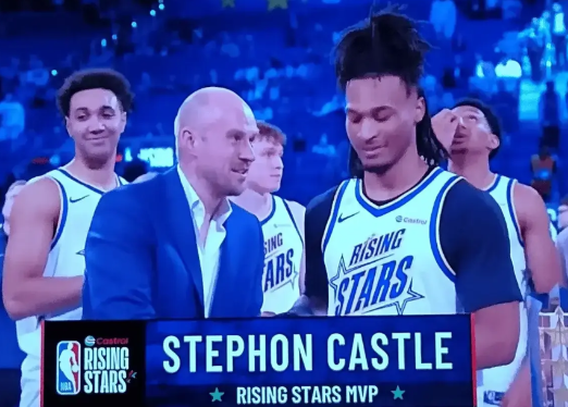 NBA全明星赛新秀挑战赛落下帷幕，穆林队率先拿到25分夺得新秀赛冠军，并打入周一