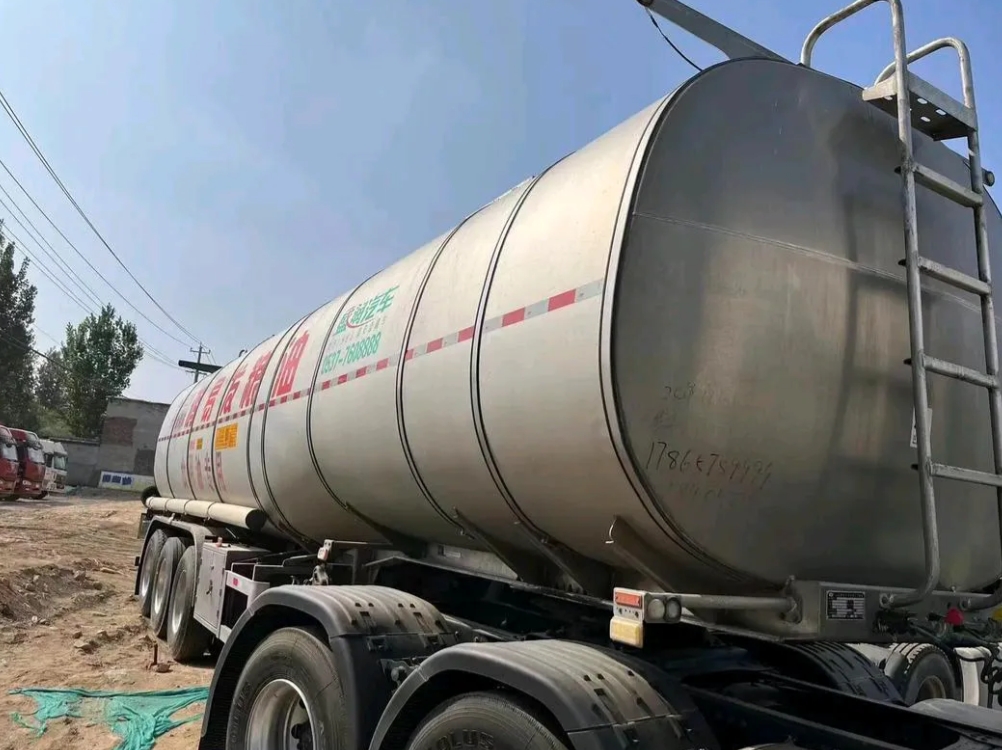 国务院食安办成立联合调查组彻查食用油运输乱象！
让我们消费者极度不敢想象的是，煤