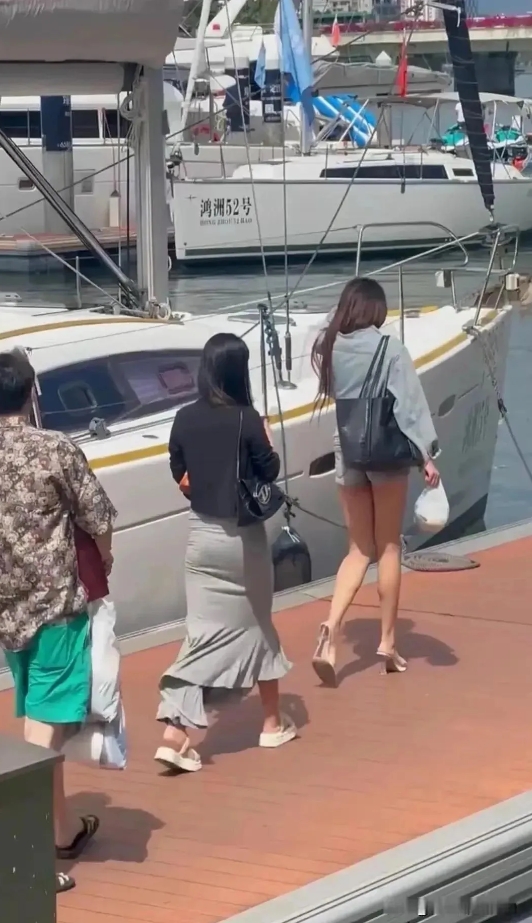 你看看各个高校门口接人的那些车，就知道了。而且学校越差，门口的车越好。