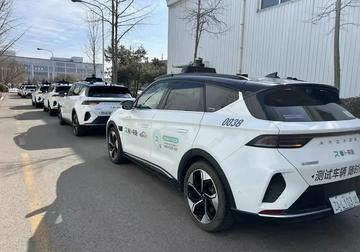 无人出租车，其实也创造大量岗位！
最近，武汉的哥和网约车司机，集体对萝卜快跑的无