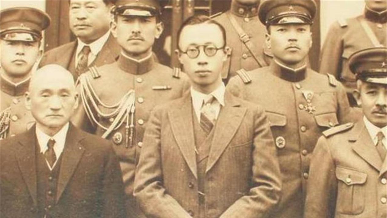 溥仪出狱后工资为180元，毛主席用稿费资助他两千：他是个皇帝嘛