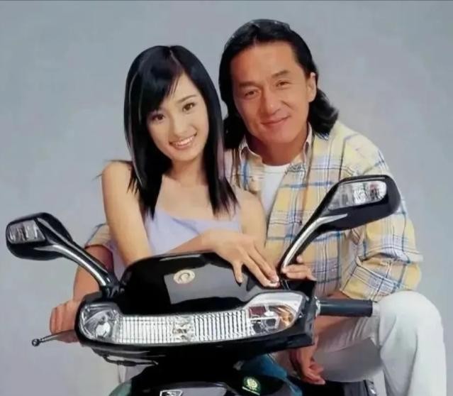 娱乐圈里，17岁的杨幂和大哥成龙居然有这么一段故事！是不是感觉像小说情节一样？