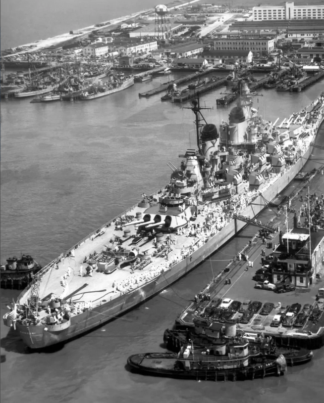 对于工业强国来说，百年海军只是风帆时代的称呼，工业时代只要肯砸钱人到位海军就起来