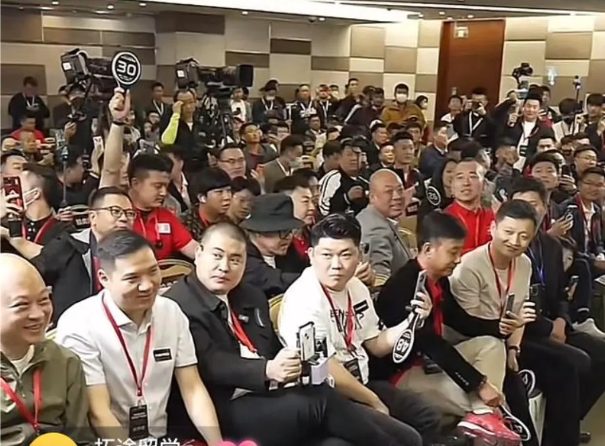 周鸿祎说：“所以我要把我的豪车国外品牌卖掉，它实际上是一个象征意义，表示我要支持