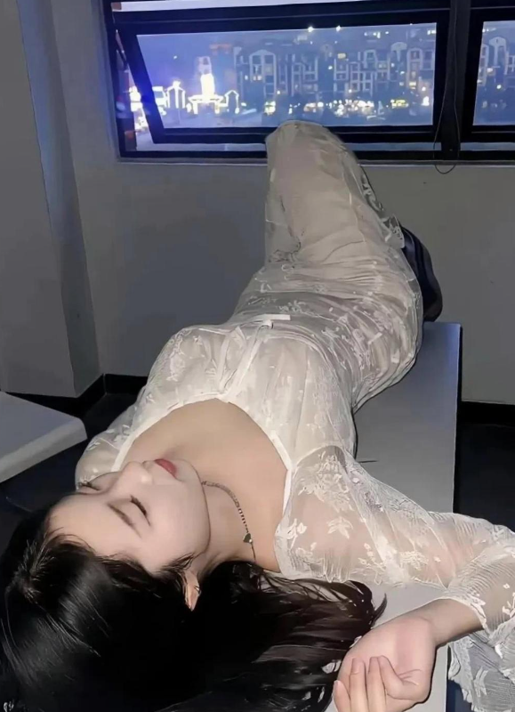 酒、能让人兴奋也能让人疯狂，今晚有点多，有点小醉！