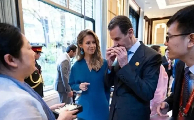 叙利亚总统阿萨德今天把妻子和儿子送到了俄罗斯，准备大干一场，似乎“兵临城下”了。