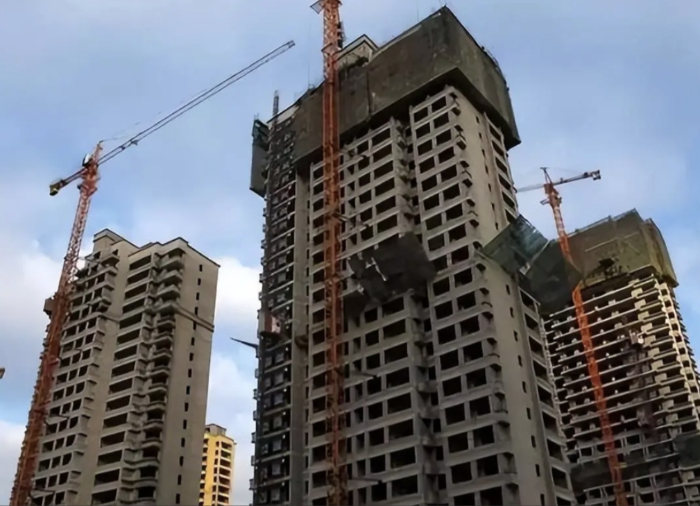 存量房贷利率下调了，你们会买房吗？
说实话，我不会买，原因有3个：

1.在大城