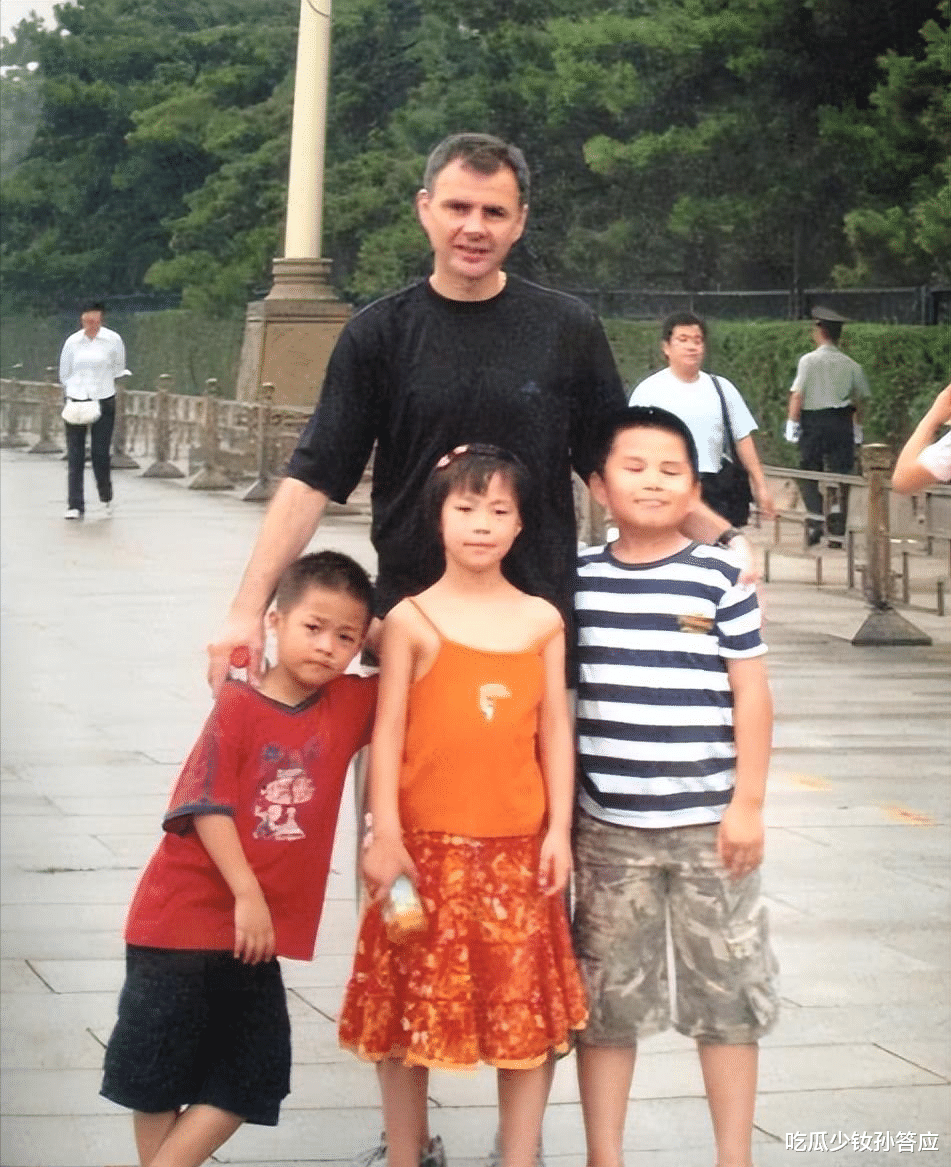 养恩大于生恩！金星20年前领养的三个孤儿，如今现状震惊外界！（金星收养了几个）-第20张图片-九妖电影
