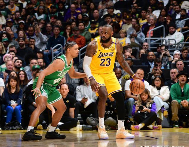 NBA排名大乱斗，湖人快船争第五，勇士前路坎坷