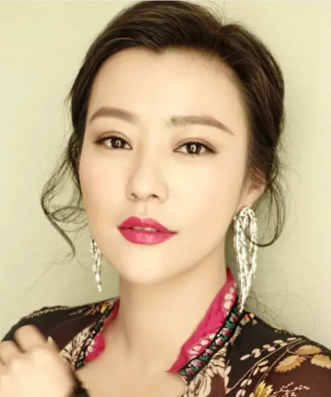 郝蕾3段感情，2婚2离，依然自信渴望爱情