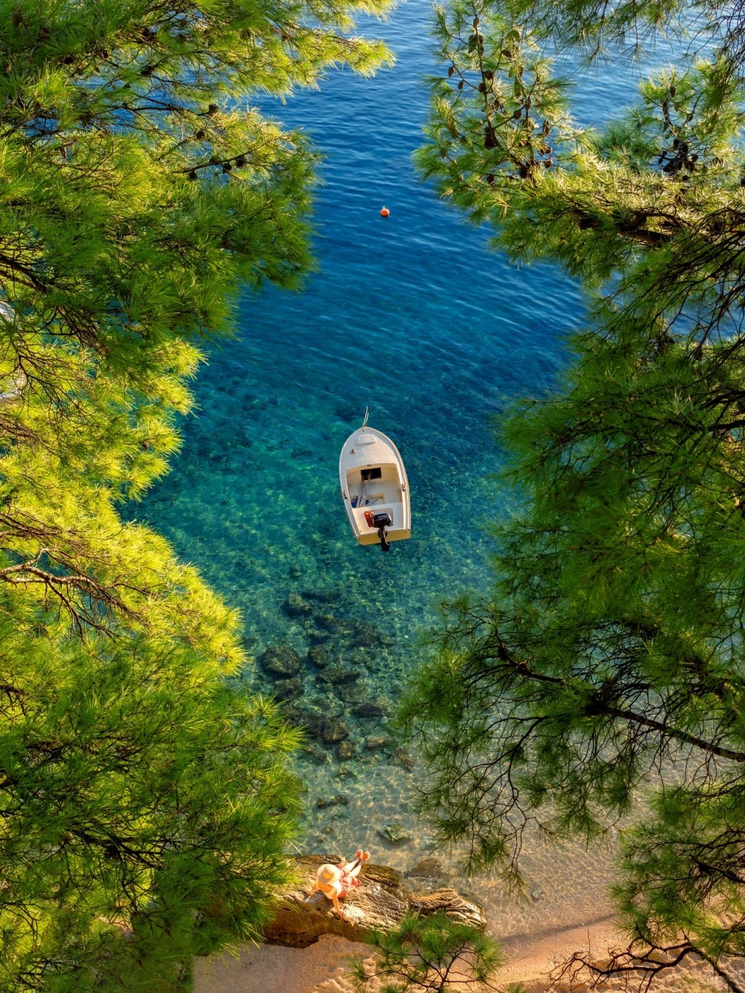 全欧洲排名No1的绝美海滩，是我梦里栖息地。
brela海滩是我这些年见过最舒服
