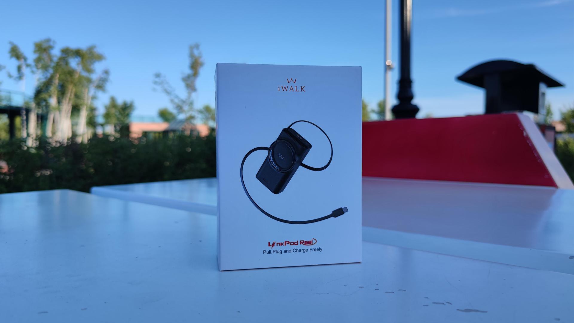 iWALK拉拉宝移动电源 我的充电搭子 自带伸缩线使用超级方便