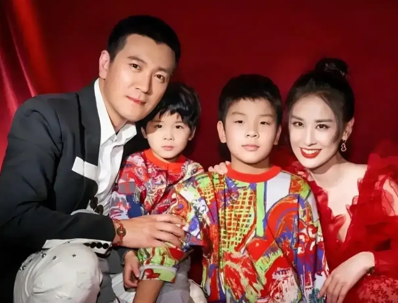 黄圣依铁了心，要和杨子离婚的真正原因找到了。

并不是黄圣依口口声声说的，杨子对