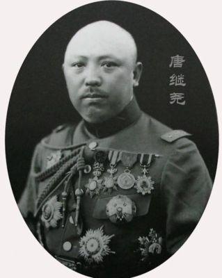 1918年，唐继尧让妻妾以打麻将的名义，将手下庾恩旸的妻子钱秀芳骗到家里。还没打