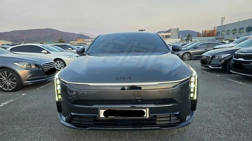 全新一代起亚K8实车曝光，造型前卫，车长超5米，搭载V6动力+8AT