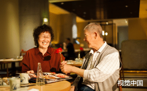 冤种爷爷结婚让凑18.8万彩礼，女方死后还要埋前夫家，一查儿子都还不是他的