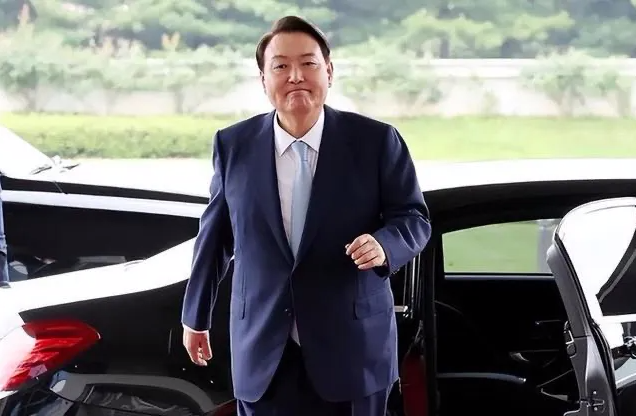 为什么所有的韩国总统没两个善终，但还是有那么多韩国政客想当总统？

韩国总统在韩