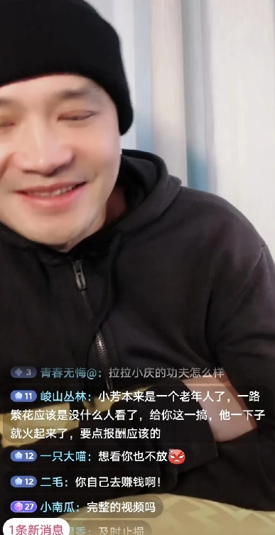 刘晓庆前男友说，她特别爱表现，内心特别强大，是一个不甘孤独，寂寞，爱表演的人。心
