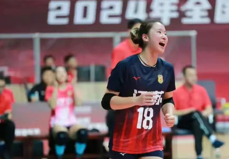 女排联赛进步最明显的球员：
1、北京队的主攻金烨
2、江苏队主攻唐欣
3、北京队