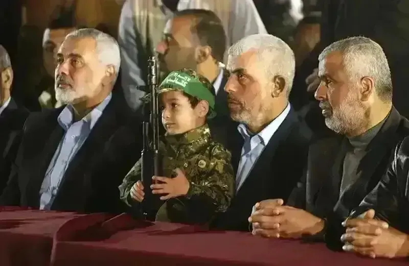 辛瓦尔死前不是在弄什么侦查行动，他是在转移，想从一个不安全的隐藏点，转移到另一个