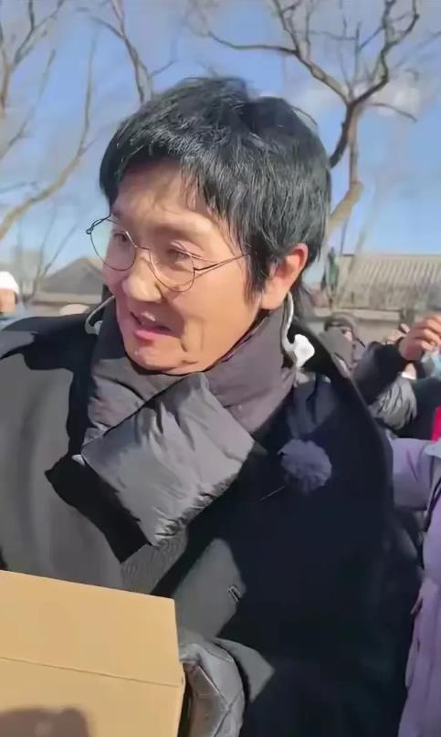 天呐，他怎么越来越姨化了？变化太大了，都瘦脱相了，瘦的弱不禁风，差点都没认出来，