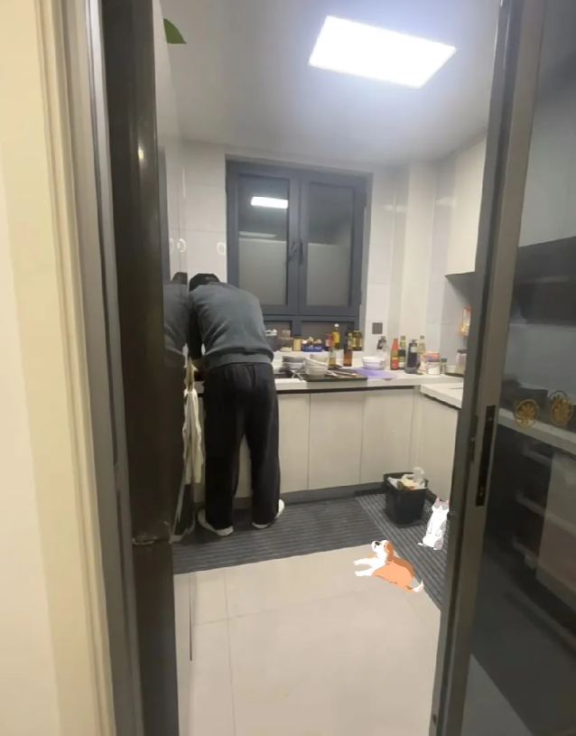 我老公真是可怜。马上50岁的人了，除了我连一个真正的朋友都没有。别的男人，钓鱼，