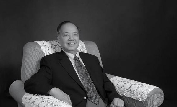 1946年夏，正在与李政道讨论粒子物理的费米突然问李政道：“太阳中间的温度是多少
