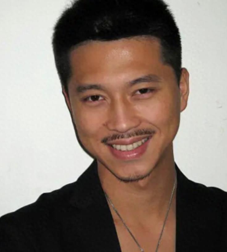 王雷演绎精，戏路宽，情感强，演什么像什么。是一个多才多艺的优秀演员。
 
演艺界