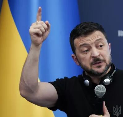 克里米亚亲俄武装已经对泽连斯基发出“逮捕令”，这一“逮捕令”允许其成员在任何地方