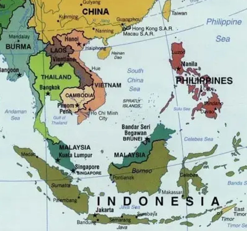 经济靠中国，安全看美国，这种两头通吃的骑墙策略正在被瓦解。
最明显的就是前两天中