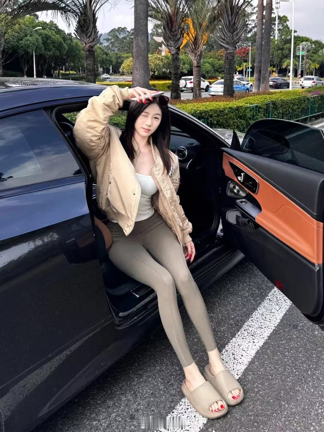 又被老板叫去出差了，在家伺候老公，工作又要伺候老板哈哈哈哈