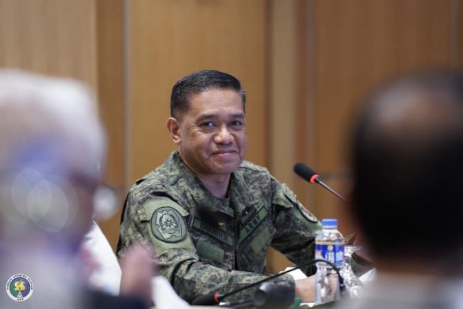 多次派船侵闯我岛礁失败后，菲律宾无能狂怒，菲军副参谋长竟撂下一句狠话？



近